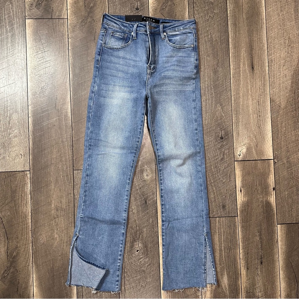 Risen Straight Fit Jeans